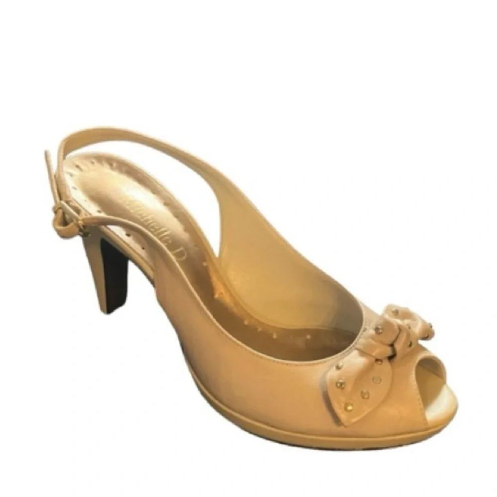 Michelle D Cream Peep Toe Sandals with Bow, Gold Size 6M